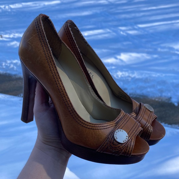 Michael Kors Tan Leather Open Toe Wooden Heels with Gold Logo Button - Picture 3 of 17